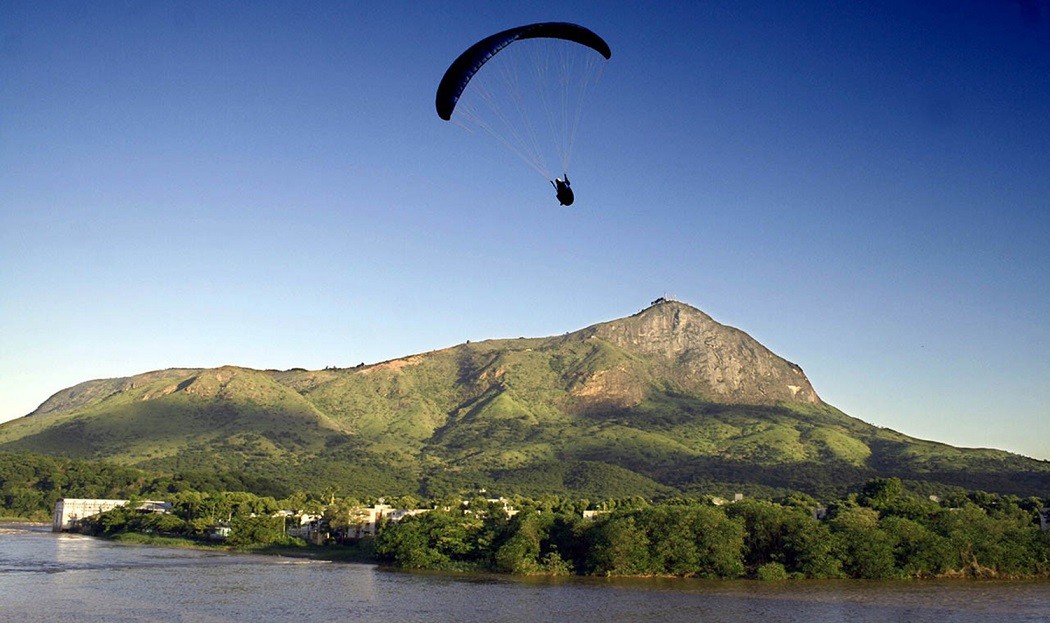 XC paragliding along the Rio Doce valley
